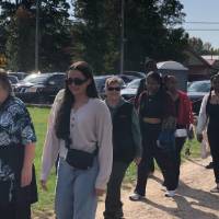 Walking_towards_picking